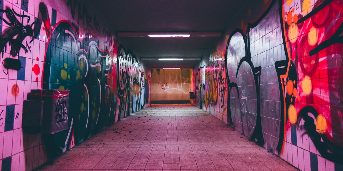 U-Bahn-Wand mit Street Art