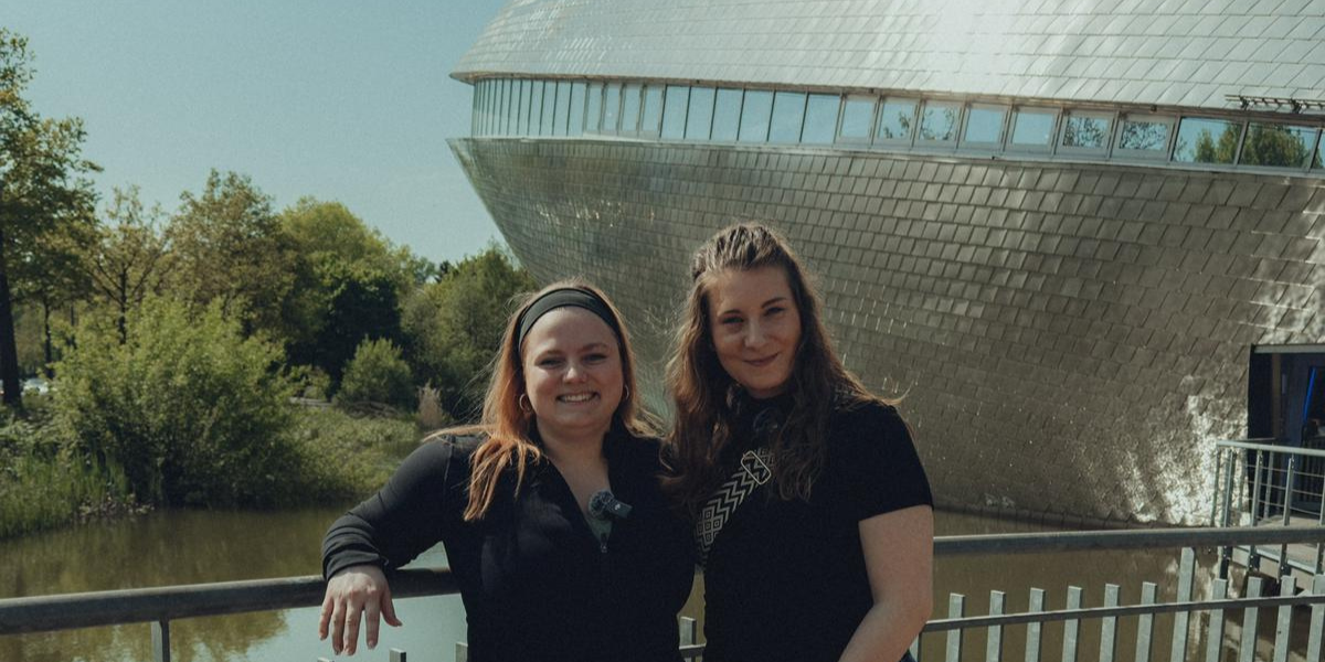 Lina Stefanovic von Ich liebe Oldenburg und Gabriele Richardt von Nordlicht sind für einen Tagesausflug von Oldenburg nach Bremen zum Universum Bremen gefahren